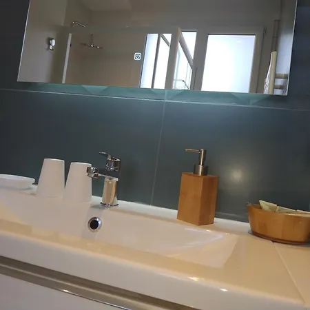 Superbe T3 Climatise - Centre Historique - Vue Port De Plaisance - Balcon - Wifi - 5e Avec Ascenseur דירה *